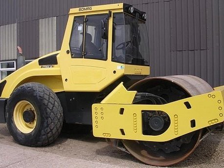 Грунтовой каток Bomag BW 211 D-4