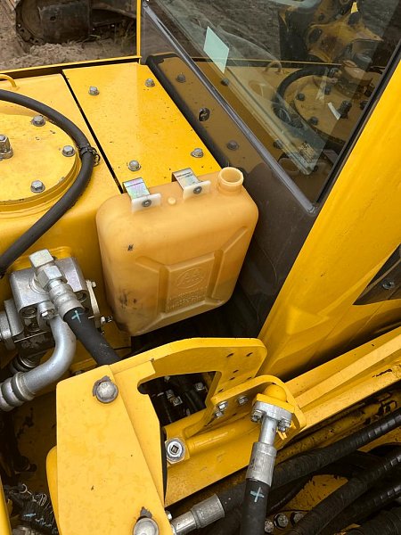 Гусеничный экскаватор Komatsu PC300-8M0 (Y301544)