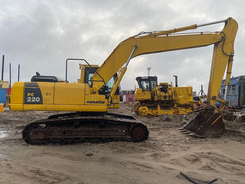 Гусеничный экскаватор Komatsu PC220-8 (85893)