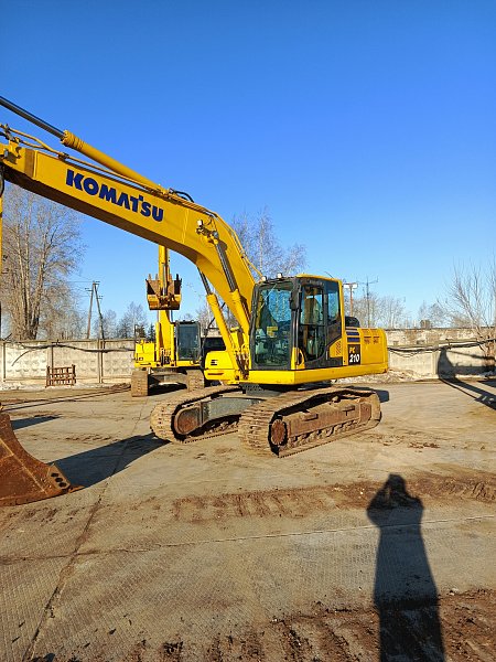 Гусеничный экскаватор Komatsu PC210-10M0 (DBCDR104)