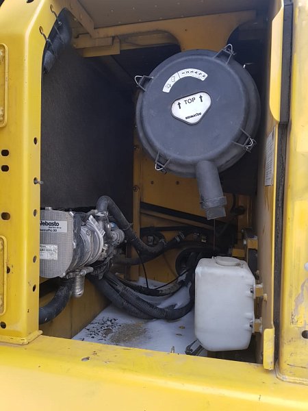 Гусеничный экскаватор Komatsu PC220-8M0 (85888)