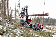 Komatsu 931XC – передовые решения для валки леса
