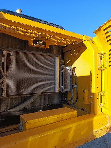 Гусеничный экскаватор Komatsu PC210-10M0 (DBCDR104)