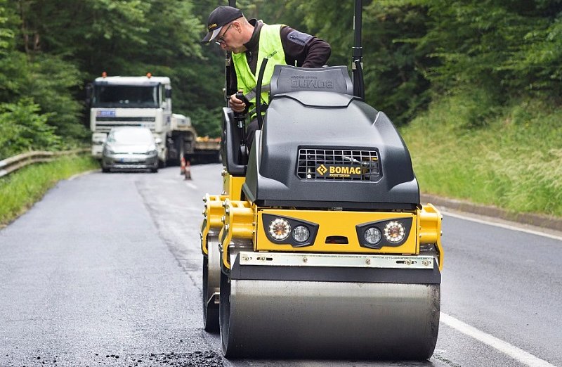 Легкий сочленённый тандемный каток Bomag BW 100 ADM-5