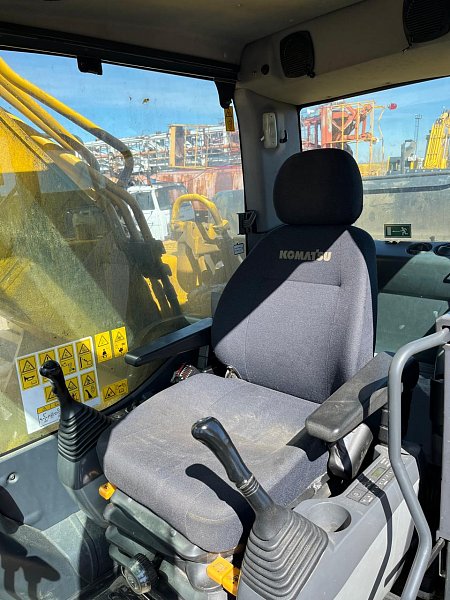 Гусеничный экскаватор Komatsu PC300-8M0 (Y301690)