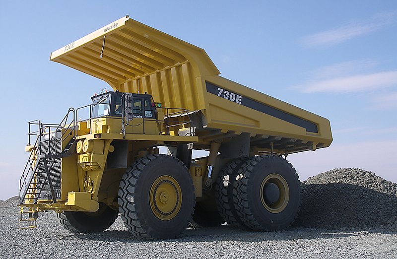 Самосвал Komatsu 730E-8