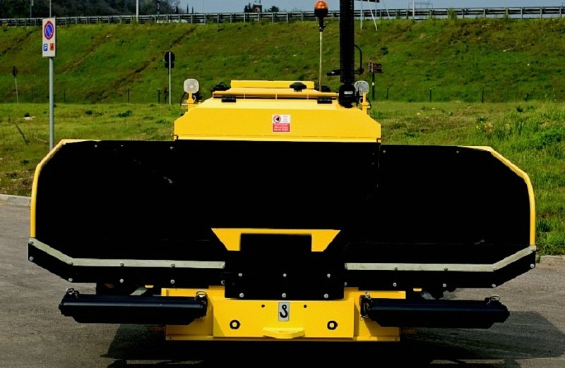 Асфальтоукладчик Bomag BF 223 C