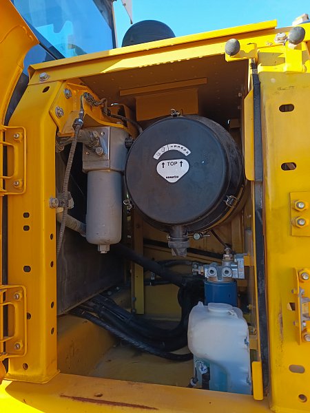 Гусеничный экскаватор Komatsu PC210-10M0 (DBCDR104)