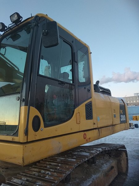 Гусеничный экскаватор Komatsu PC300-8 (64520)