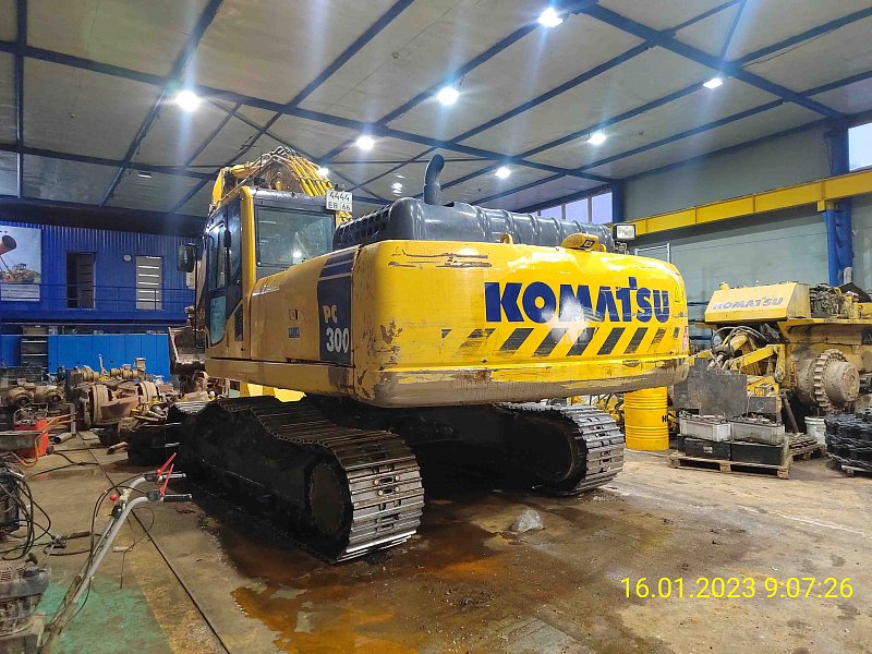 Гусеничный экскаватор Komatsu PC300-8M0 (Y301715)