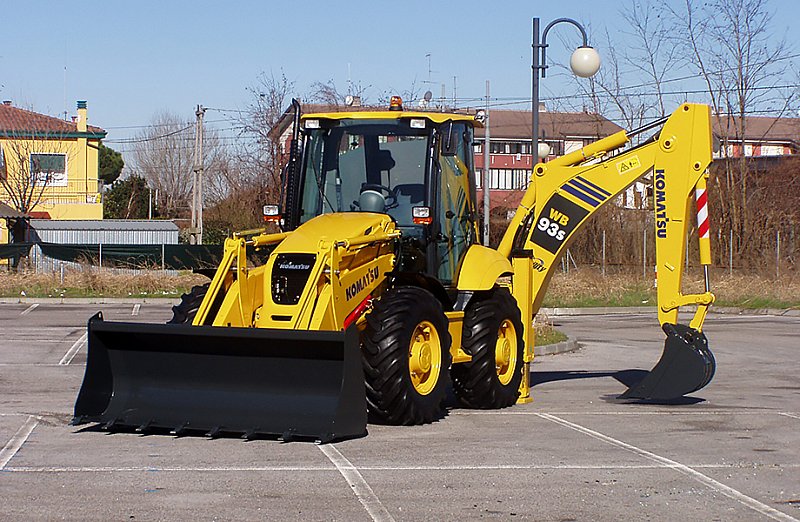 Экскаватор-погрузчик Komatsu WB93S-5