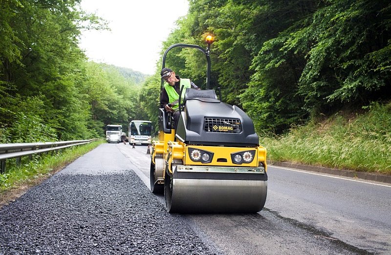 Легкий сочленённый тандемный каток Bomag BW 100 ADM-5