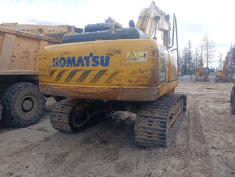 Гусеничный экскаватор Komatsu PC200-8M0 (358617)
