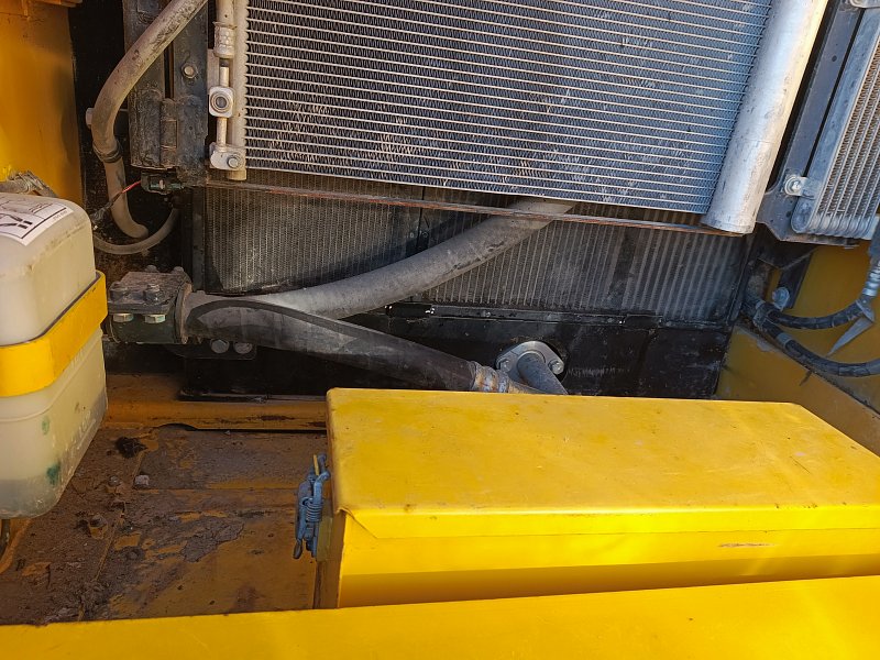 Гусеничный экскаватор Komatsu PC210-10M0 (DBCDR104)