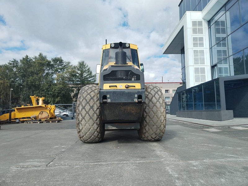 Грунтовый каток Bomag BW 215 D-40