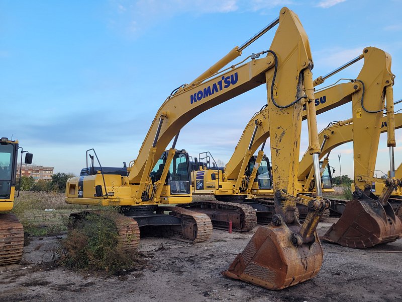 Гусеничный экскаватор Komatsu PC300-8M0 (DBBLR050)