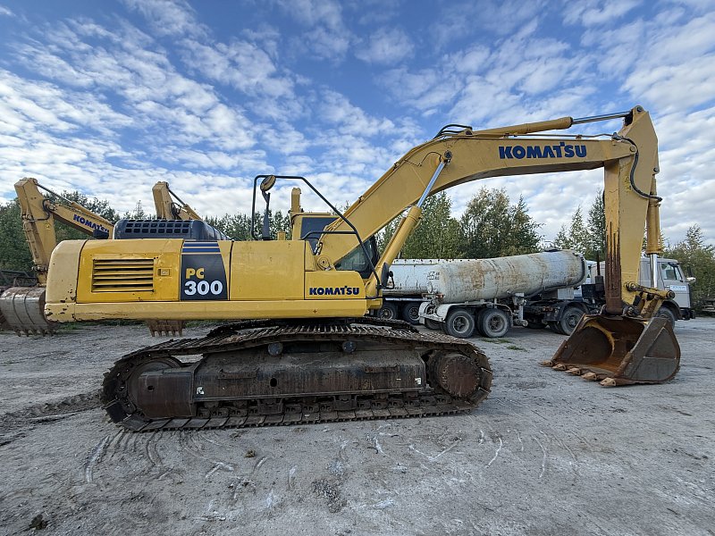 Гусеничный экскаватор Komatsu PC300-8M0 (Y301714)