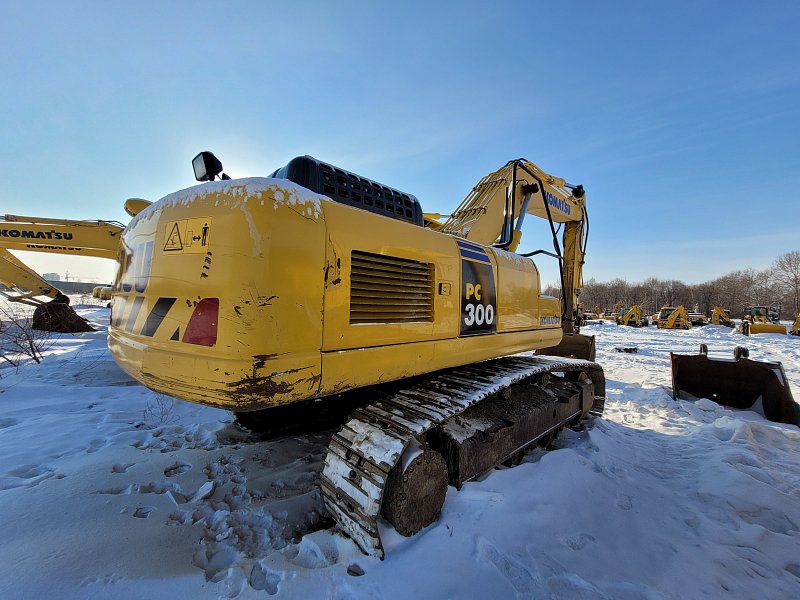 Гусеничный экскаватор Komatsu PC300-8M0 (DBBLR045)