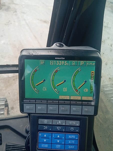 Гусеничный экскаватор Komatsu PC200-8M0 (358617)