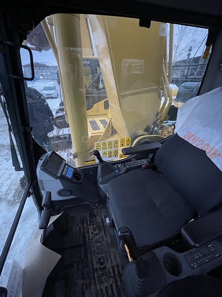 Гусеничный экскаватор Komatsu PC300-8M0 (Y301796)