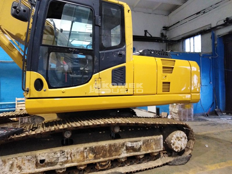 Гусеничный экскаватор Komatsu PC220-8 (Y220156)