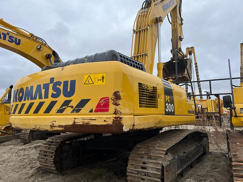 Гусеничный экскаватор Komatsu PC300-8M0 (Y301544)