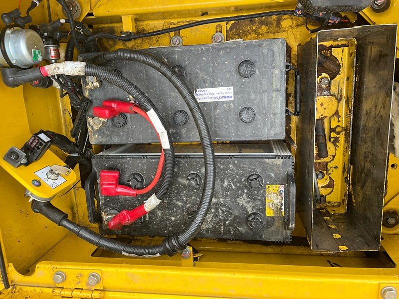 Гусеничный экскаватор Komatsu PC300-8M0 (Y301544)