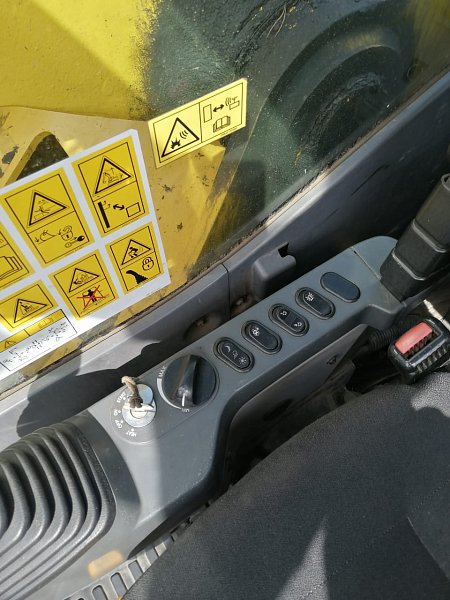 Гусеничный экскаватор Komatsu PC300-8M0 (Y301209)