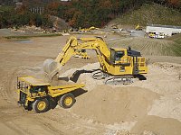 Гусеничный экскаватор Komatsu PC2000-8 с обратной лопатой изображение 7