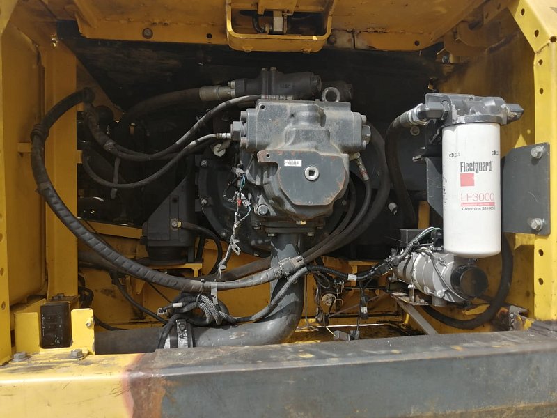 Гусеничный экскаватор Komatsu PC300-8M0 (Y301209)