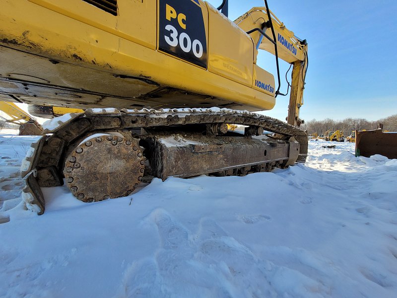 Гусеничный экскаватор Komatsu PC300-8M0 (DBBLR045)