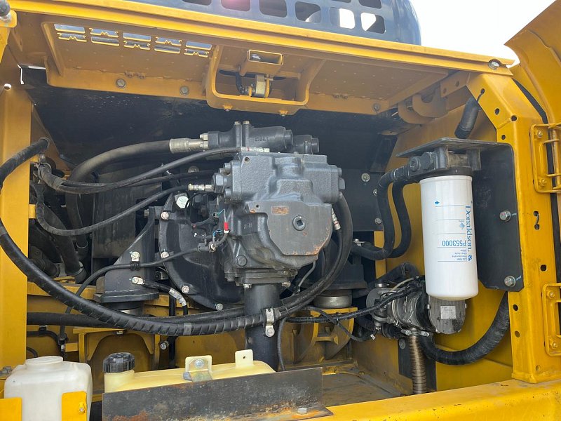 Гусеничный экскаватор Komatsu PC300-8M0 (DBBLR053)