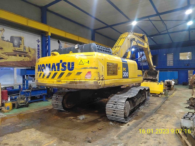 Гусеничный экскаватор Komatsu PC300-8M0 (Y301715)