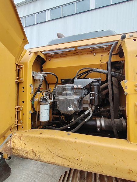 Гусеничный экскаватор Komatsu PC200-8M0 (Y201656)