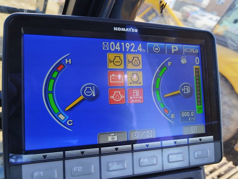 Гусеничный экскаватор Komatsu PC220-8M0