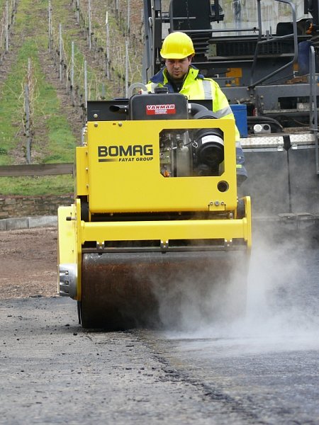 Сопровождаемый двухвальцовый виброкаток Bomag BW 75 H