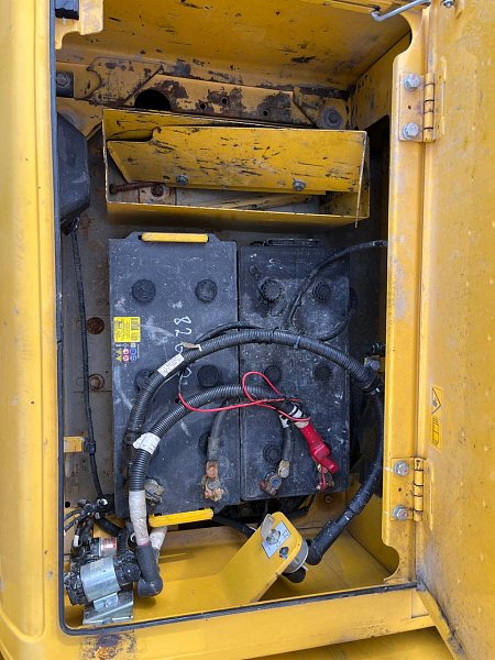 Гусеничный экскаватор Komatsu PC300-8M0 (DBBLR053)