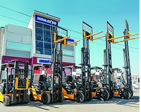 Тяжелые вилочные погрузчики Komatsu на службе лесной промышленности Тяжелые вилочные погрузчики Komatsu на службе лесной промышленности