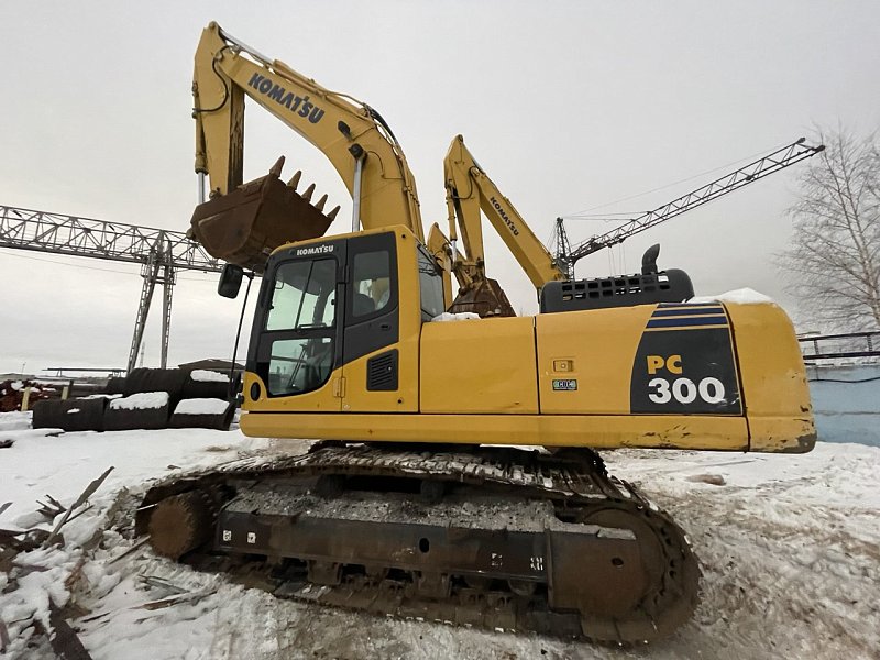 Гусеничный экскаватор Komatsu PC300-8M0 (Y301663)