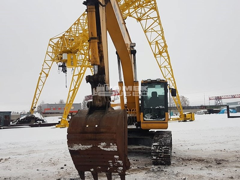 Гусеничный экскаватор Komatsu PC220-8M0 (Y221313)