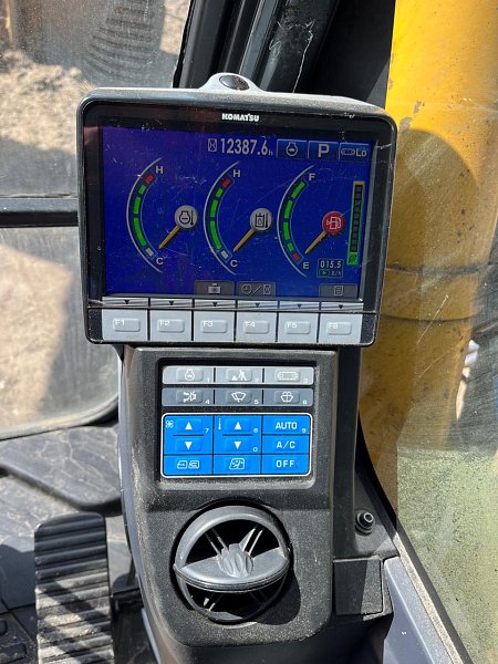 Гусеничный экскаватор Komatsu PC300-8M0 (Y301690)