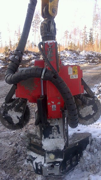 Лесной экскаватор PC200-8MO LS с агрегатом S132