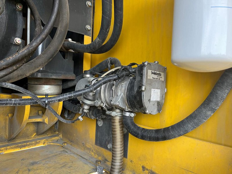 Гусеничный экскаватор Komatsu PC300-8M0 (DBBLR053)