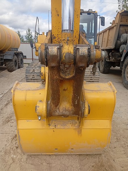 Гусеничный экскаватор Komatsu PC200-8M0 (358617)