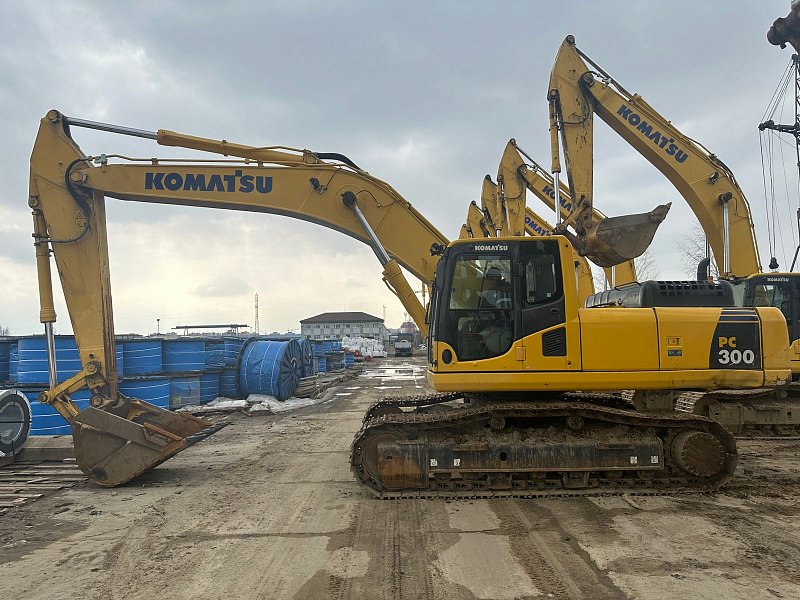 Гусеничный экскаватор Komatsu PC300-8M0 (Y301705)