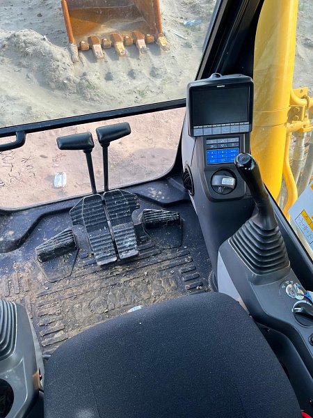 Гусеничный экскаватор Komatsu PC300-8M0 (DBBLR053)