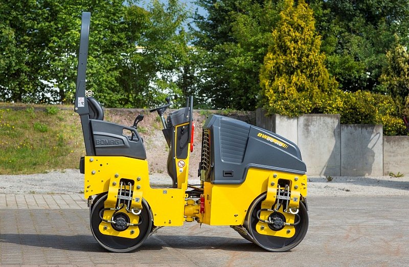 Легкий сочленённый тандемный каток Bomag BW 90 AD-5