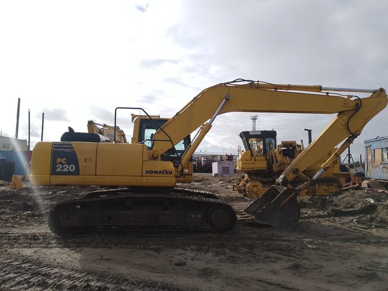 Гусеничный экскаватор Komatsu PC220-8 (85893)