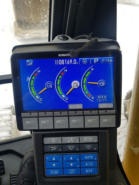 Гусеничный экскаватор Komatsu PC220-8M0 (85888)