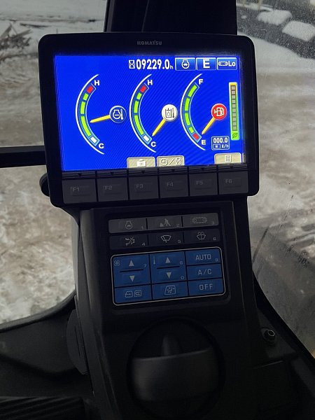 Гусеничный экскаватор Komatsu PC300-8M0 (Y301663)